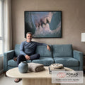 Quadro Decorativo Beijo Intenso: Amor e Paixão em Azul em sala de estar moderna - quadros decorativos para sala