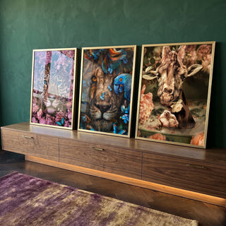 Quadro Decorativo: Majestade Selvagem & Florais Encantadores em ambiente decorado - quadros decorativos para sala