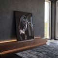 Quadro Decorativo: Poder e Graça Natural em Cavalo Majestoso em ambiente decorado - quadros decorativos para sala