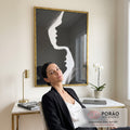 Quadro Decorativo Beijo Eterno: Emoção em Preto e Branco em escritorio moderno - quadros decorativos para sala