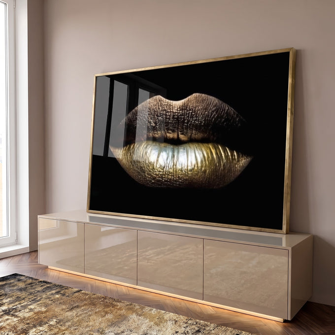 Quadro Decorativo Arte Moderna - Lábios Dourados Luxuosos em ambiente decorado - quadros decorativos para sala