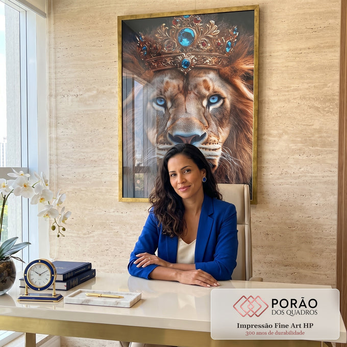 Quadro Decorativo Leão: A Majestade da Coroa de Rei em escritorio moderno - quadros decorativos para sala