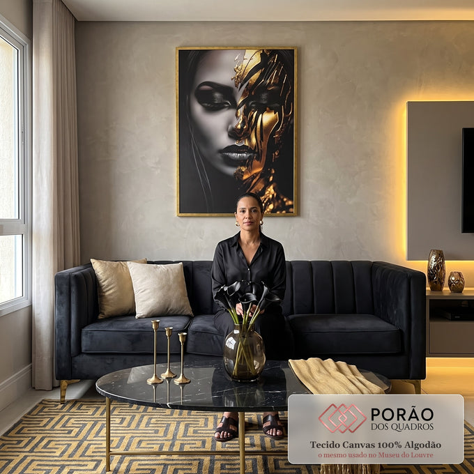Quadro Decorativo Contemporâneo Rosto Metade Dourado e Metade Preto e Branco em sala de estar moderna - quadros decorativos para sala