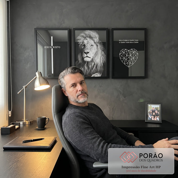 Quadro Decorativo Leão Majestoso: Transcenda com Fé em escritorio moderno - quadros decorativos para sala