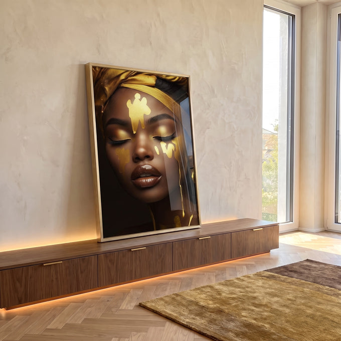 Quadro Decorativo Feminino Dourado Luxuoso em ambiente decorado - quadros decorativos para sala