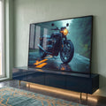 Quadro Decorativo Cinemático: Motocicleta Clássica Sob a Chuva em Estrada em ambiente decorado - quadros decorativos para sala