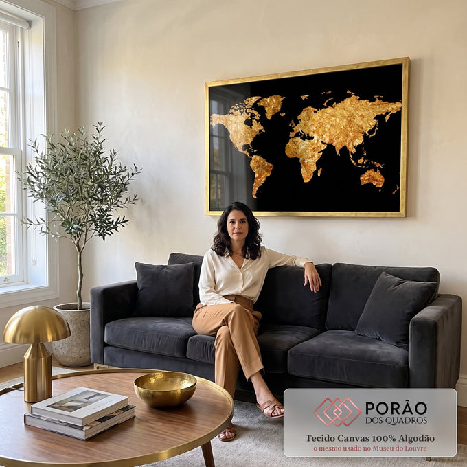 Quadro Decorativo: Mapa Mundi Elegante em Ouro e Preto em sala de estar moderna - quadros decorativos para sala