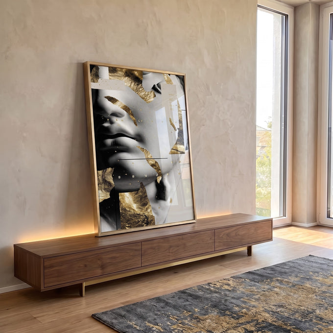 Quadro Decorativo Retrato Moderno com Toque Dourado em ambiente decorado - quadros decorativos para sala