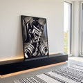 Quadro Decorativo Elegante Mulher em Monocromático em ambiente decorado - quadros decorativos para sala