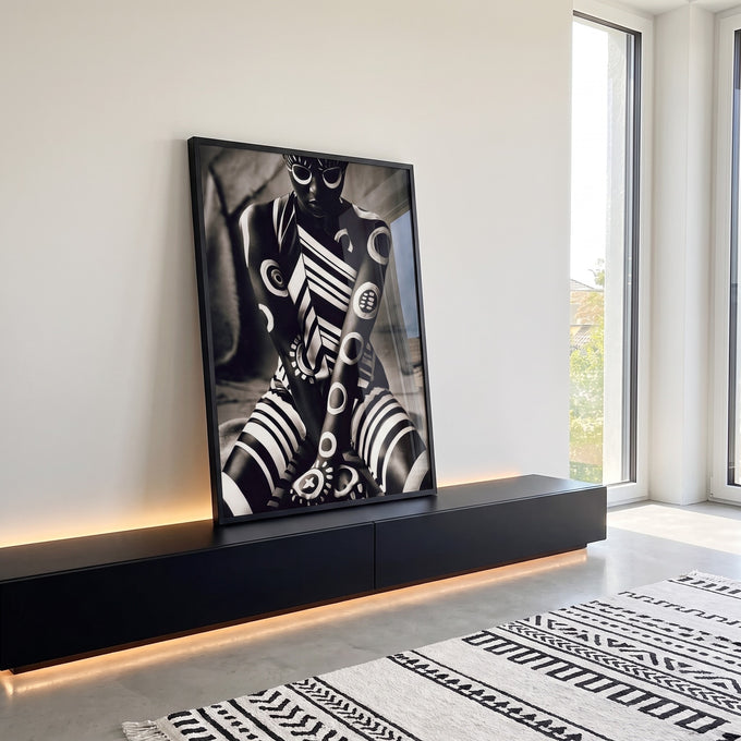 Quadro Decorativo Elegante Mulher em Monocromático em ambiente decorado - quadros decorativos para sala