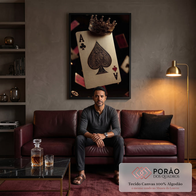Quadro Decorativo Ás de Espadas Dourado em sala de estar moderna - quadros decorativos para sala