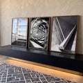 Quadro Decorativo Abstração Urbana: Modernidade em Preto e Branco em ambiente decorado - quadros decorativos para sala