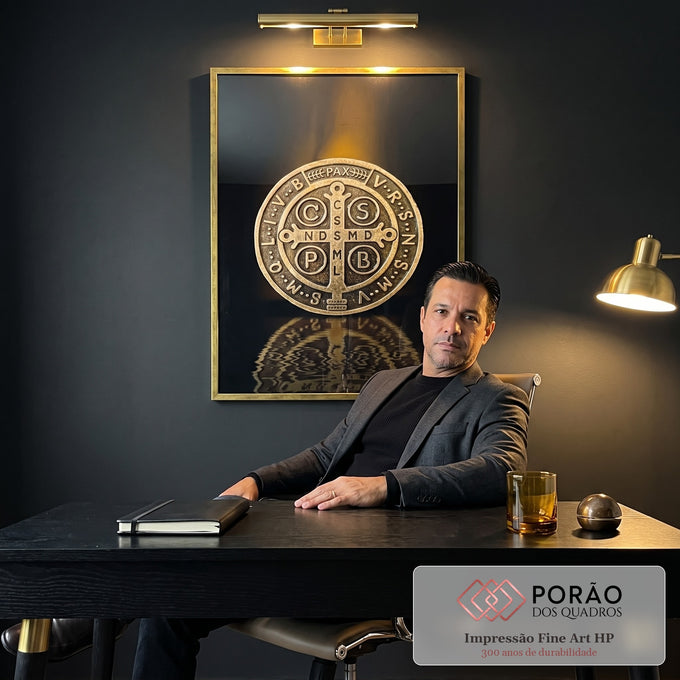 Quadro Decorativo Medalha de São Bento - Elegância e Tradição em Tecido Canvas em escritorio moderno - quadros decorativos para sala