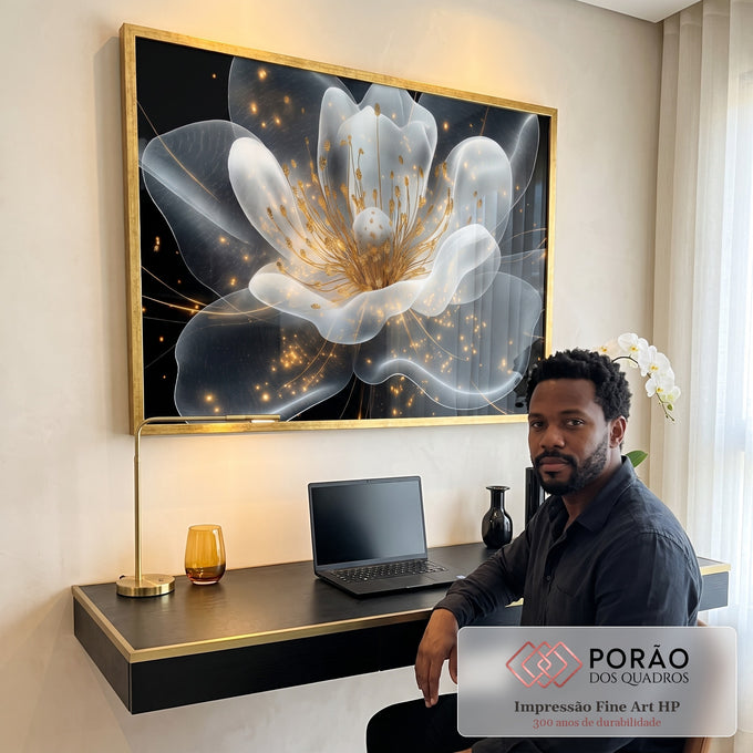 Quadro Decorativo Expendida Flor Branca com Dourado em escritorio moderno - quadros decorativos para sala