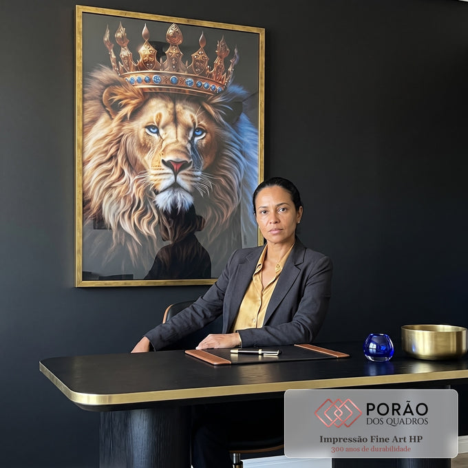Quadro Decorativo Leão da Coroa Dourada: Inspire Poder em escritorio moderno - quadros decorativos para sala