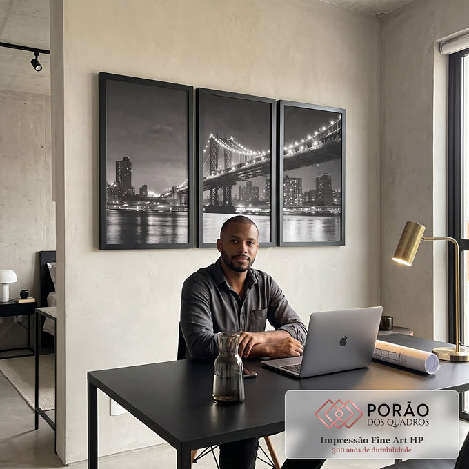 Quadro Decorativo Vista Monocromática da Ponte de Manhattan em escritorio moderno - quadros decorativos para sala