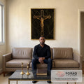 Quadro Decorativo Cristo Dourado em Serenidade em sala de estar moderna - quadros decorativos para sala