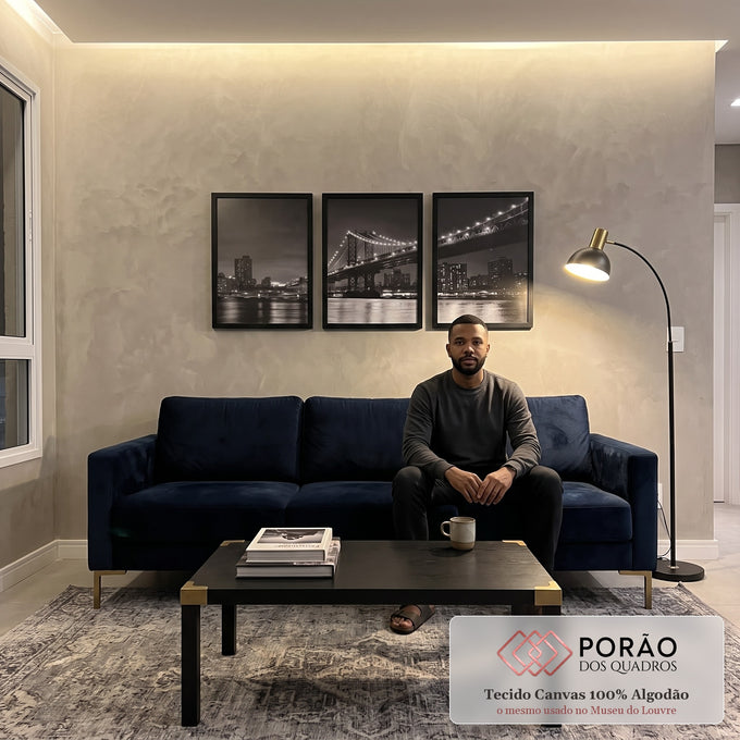 Quadro Decorativo Vista Monocromática da Ponte de Manhattan em sala de estar moderna - quadros decorativos para sala