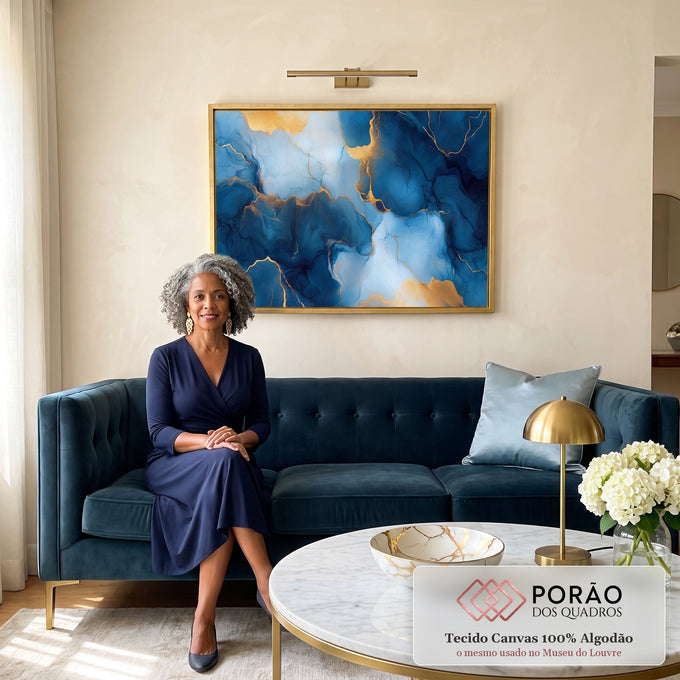 Quadro Decorativo Abstração Sofisticada em Azul e Dourado em sala de estar moderna - quadros decorativos para sala