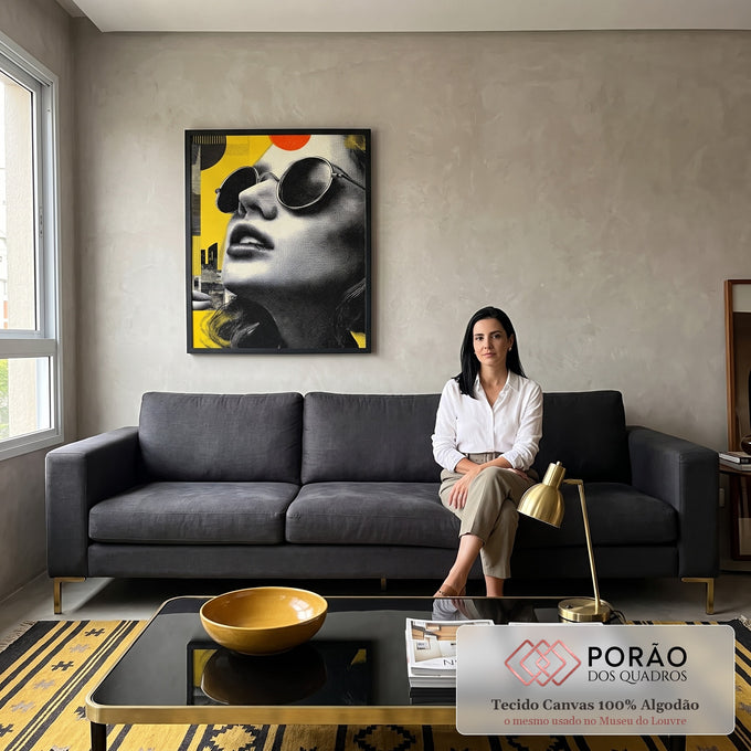 Quadro Decorativo Mulher Sob a Luz Amarela em sala de estar moderna - quadros decorativos para sala