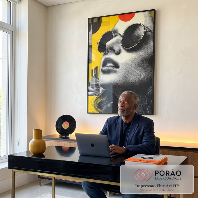 Quadro Decorativo Mulher Sob a Luz Amarela em escritorio moderno - quadros decorativos para sala