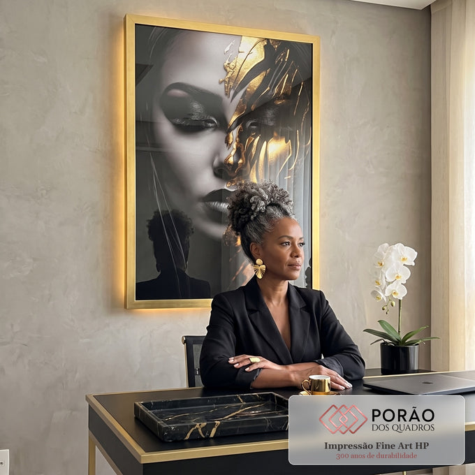 Quadro Decorativo Contemporâneo Rosto Metade Dourado e Metade Preto e Branco em escritorio moderno - quadros decorativos para sala