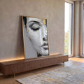 Quadro Decorativo Retrato Feminino Dourado em ambiente decorado - quadros decorativos para sala