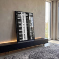 Quadro Decorativo Minimalista em Preto e Branco com Fachada Urbana em ambiente decorado - quadros decorativos para sala
