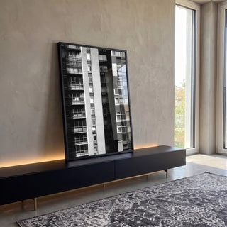 Quadro Decorativo Minimalista em Preto e Branco com Fachada Urbana em ambiente decorado - quadros decorativos para sala