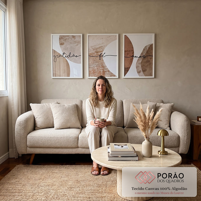 Quadro Decorativo Magnólias Douradas: Elegância Noturna em sala de estar moderna - quadros decorativos para sala