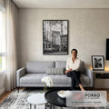 Quadro Decorativo Girl on the Street - Torre Eiffel em P&B em sala de estar moderna - quadros decorativos para sala