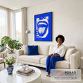 Quadro Decorativo Ousadia em Azul Vibrante em sala de estar moderna - quadros decorativos para sala