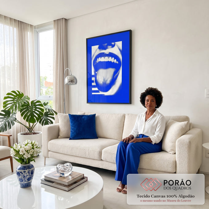 Quadro Decorativo Ousadia em Azul Vibrante em sala de estar moderna - quadros decorativos para sala