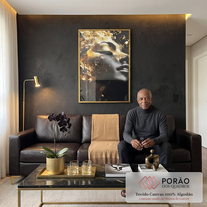 Quadro Decorativo Elegante Reflexão da Mulher Gold em sala de estar moderna - quadros decorativos para sala