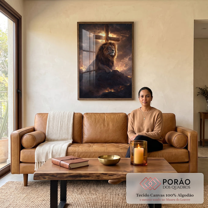 Quadro Decorativo Leão sobre a Cruz em sala de estar moderna - quadros decorativos para sala