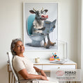Quadro Decorativo Vibrante: Vaca Leitora em Momento Único em escritorio moderno - quadros decorativos para sala