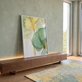 Quadro Decorativo Folhagem Dourada e Verde - Elegância Natural para Sua Decoração em ambiente decorado - quadros decorativos para sala