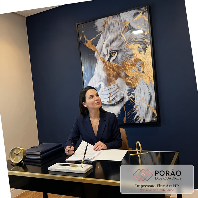 Quadro Decorativo Leão Dourado Majestoso em escritorio moderno - quadros decorativos para sala