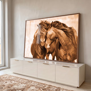 Quadro Decorativo: Abraço Etéreo Equino em Sépia em ambiente decorado - quadros decorativos para sala