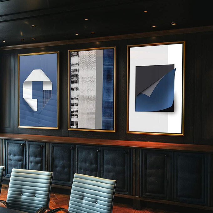 Quadro Decorativo: Elegância em Azul Abstrato - quadros decorativos para sala 1 Tela Vertical, 3 Telas - em ambiente decorado