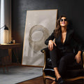 Quadro Decorativo Anel Dourado: Luxo e Elegância - quadros decorativos 1 Tela Vertical, 3 Telas - em escritorio elegante