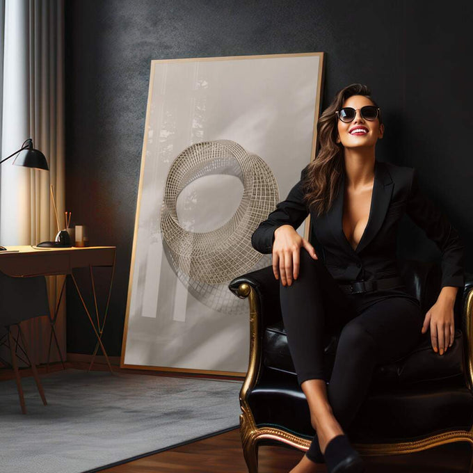 Quadro Decorativo Anel Dourado: Luxo e Elegância - quadros decorativos 1 Tela Vertical, 3 Telas - em escritorio elegante