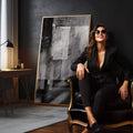 Quadro Decorativo: Elegância Monocromática Abstrata - quadros decorativos para sala 1 Tela Vertical, 3 Telas - em quarto contemporaneo