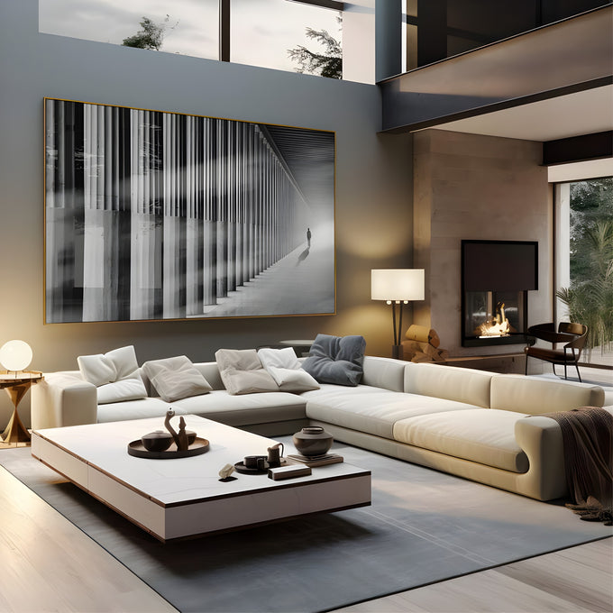 Colunata de mármore em perspectiva com figura solitária rumo à luz em preto e branco, quadro decorativo