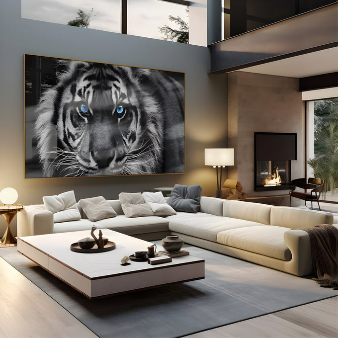 Rosto de tigre em close preto e branco com olhos azuis marcantes e bigodes brancos, quadro decorativo