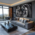 Rosto de tigre em close preto e branco com olhos azuis marcantes e bigodes brancos, quadro decorativo