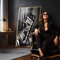Quadro Decorativo Elegante Mulher em Monocromático - quadros decorativos 1 Tela Vertical, 3 Telas - em sala moderna