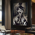Quadro Decorativo Elegante Mulher em Monocromático - quadros decorativos para sala 1 Tela Vertical, 3 Telas - em ambiente decorado