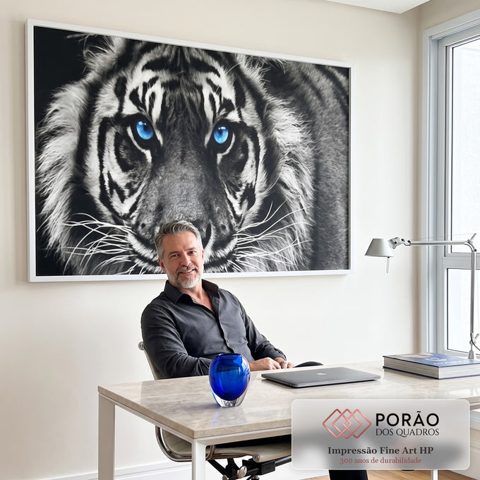 Quadro Decorativo Olhar Hipnotizante do Tigre: Pureza da Selva em escritorio moderno - quadros decorativos para sala
