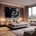 Close macro de olho feminino em preto e branco com íris âmbar e cílios longos, quadro decorativo